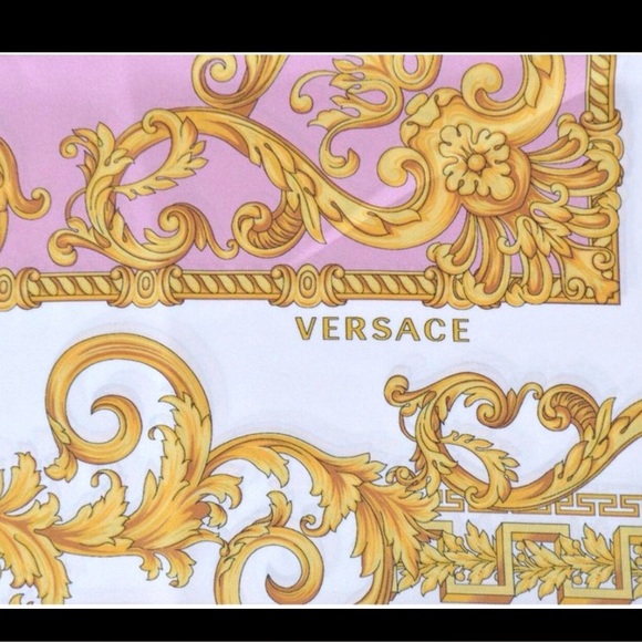 Authentic Versace Baby Pink & Gold Baroque Medusa Palazzo XL Scarf / Wrap - Picture 5 of 13